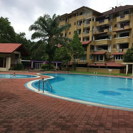 Homestay Vip Templer Impian Rawang Exteriör bild